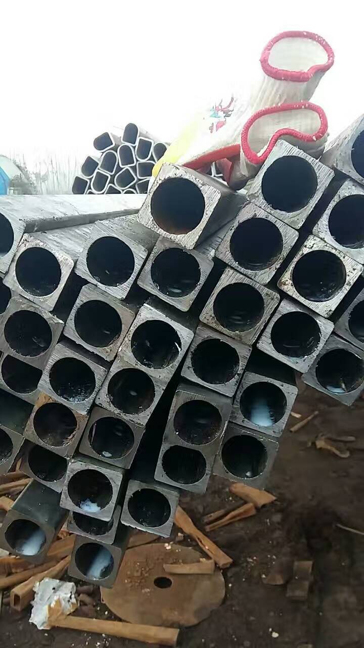 外方無縫鋼管.jpg
